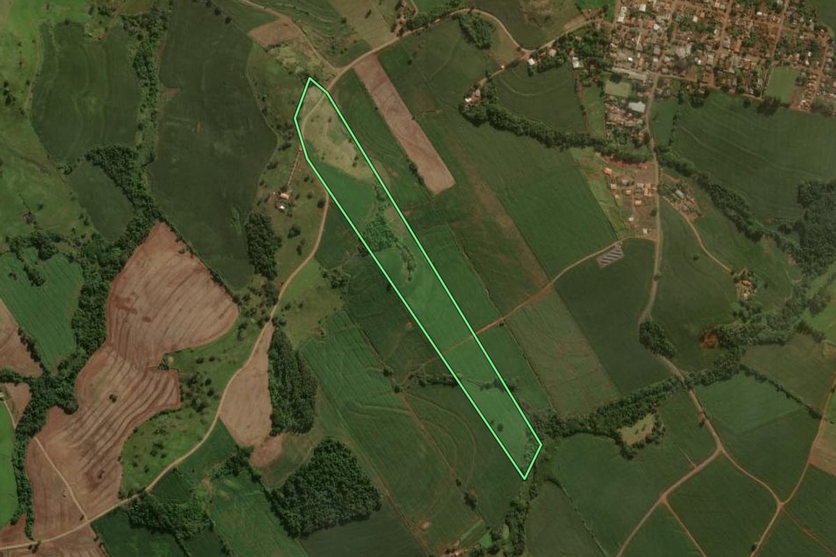 Imagem de satélite do imóvel rural em São João do Ivaí (PR), com o contorno declarado no CAR desenhado por cima.