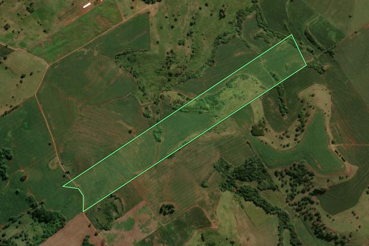 Imagem de satélite do imóvel rural em São João do Ivaí (PR), com o contorno declarado no CAR desenhado por cima.