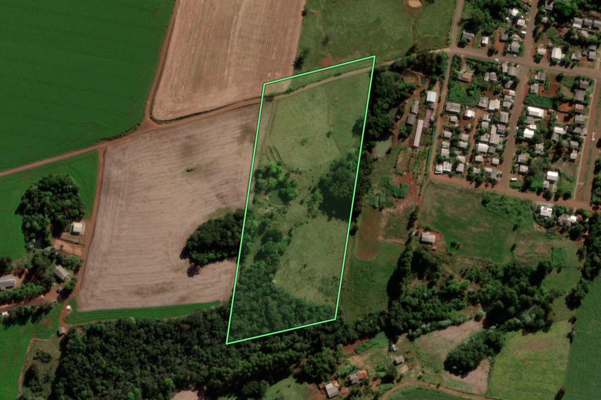 Imagem de satélite do imóvel rural em São Jorge d'Oeste (PR), com o contorno declarado no CAR desenhado por cima.