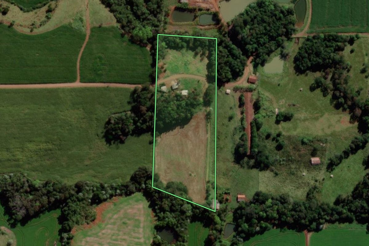 Imagem de satélite do imóvel rural em São Jorge d'Oeste (PR), com o contorno declarado no CAR desenhado por cima.
