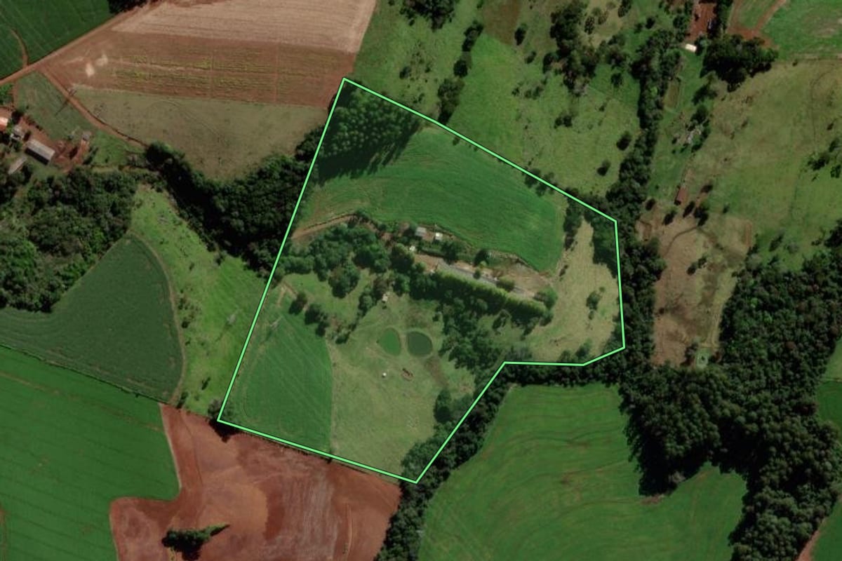 Imagem de satélite do imóvel rural em São Jorge d'Oeste (PR), com o contorno declarado no CAR desenhado por cima.