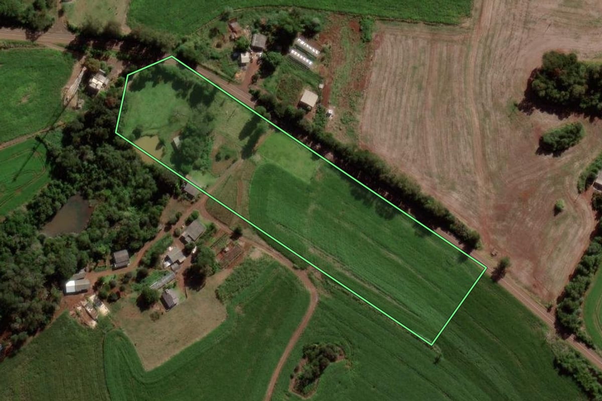 Imagem de satélite do imóvel rural em São Jorge d'Oeste (PR), com o contorno declarado no CAR desenhado por cima.