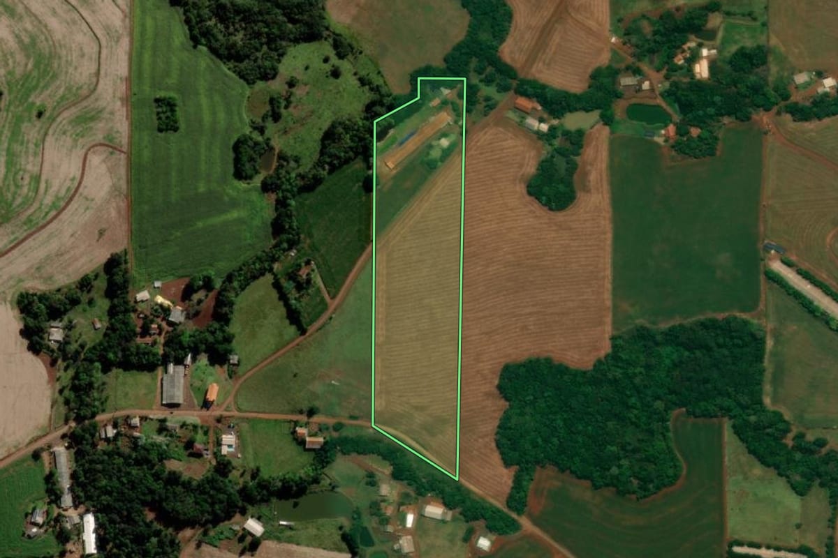 Imagem de satélite do imóvel rural em São Jorge d'Oeste (PR), com o contorno declarado no CAR desenhado por cima.