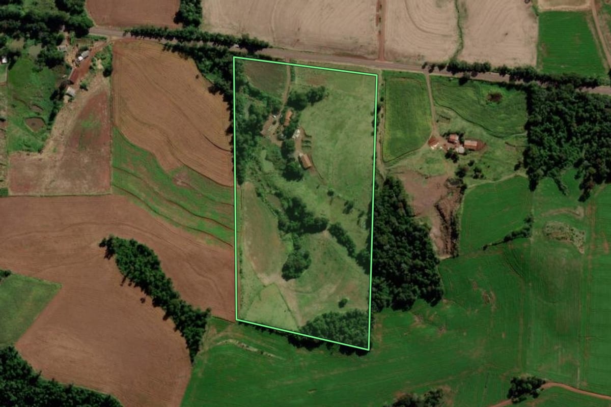 Imagem de satélite do imóvel rural em São Jorge d'Oeste (PR), com o contorno declarado no CAR desenhado por cima.