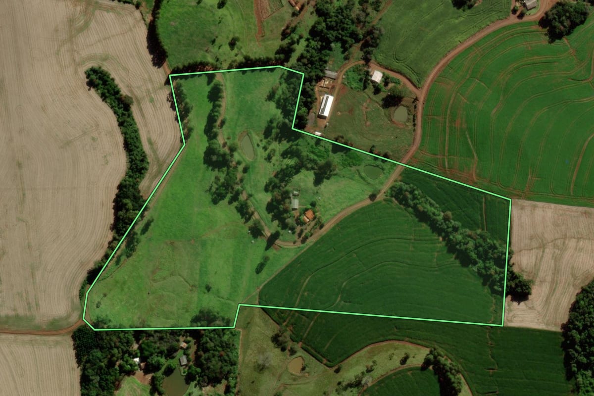 Imagem de satélite do imóvel rural em São Jorge d'Oeste (PR), com o contorno declarado no CAR desenhado por cima.