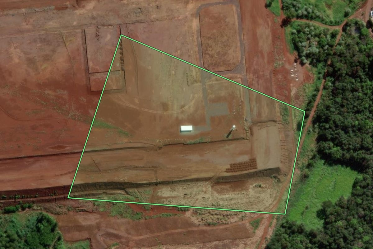Imagem de satélite do imóvel rural em São Jorge d'Oeste (PR), com o contorno declarado no CAR desenhado por cima.