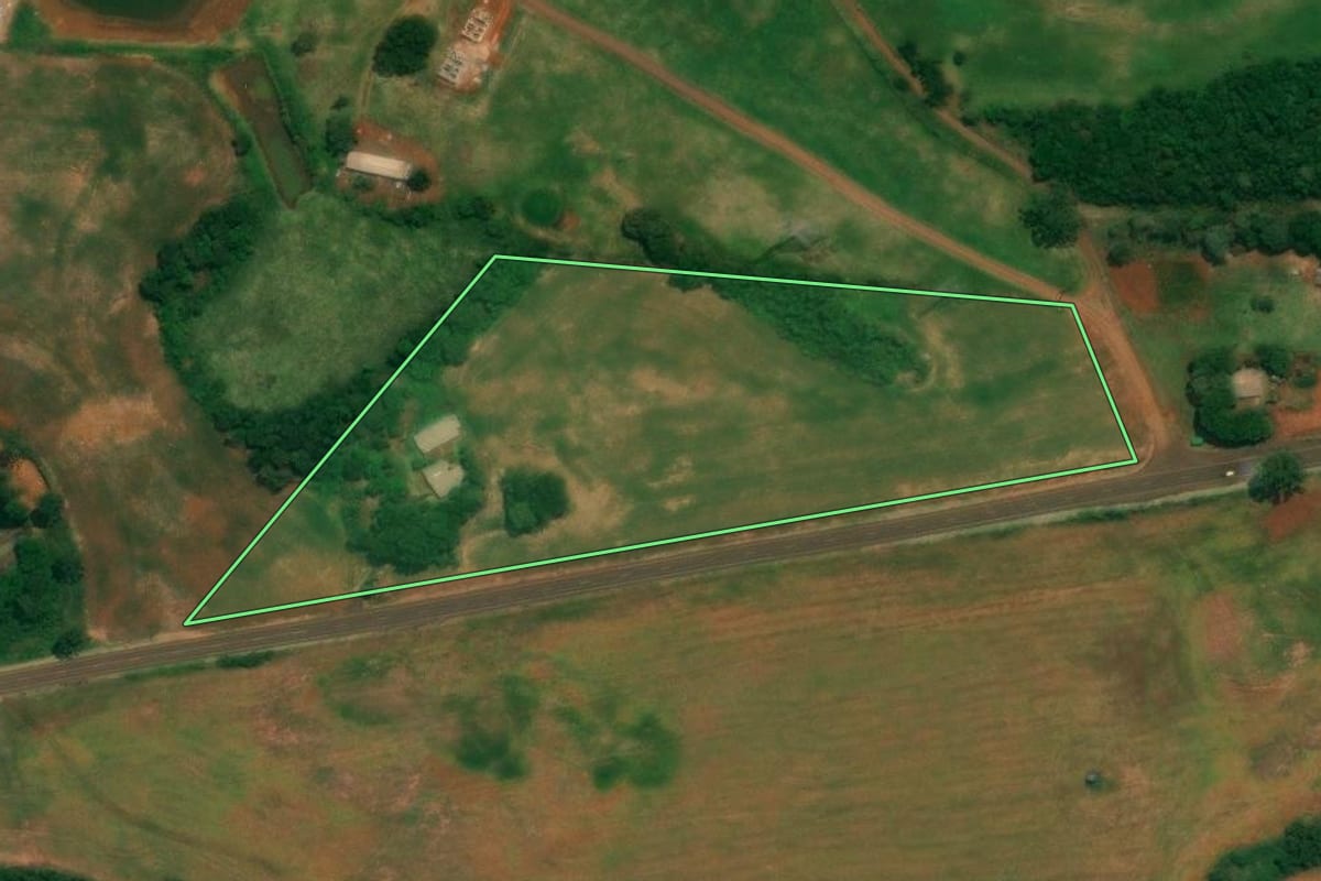 Imagem de satélite do imóvel rural em São Jorge d'Oeste (PR), com o contorno declarado no CAR desenhado por cima.
