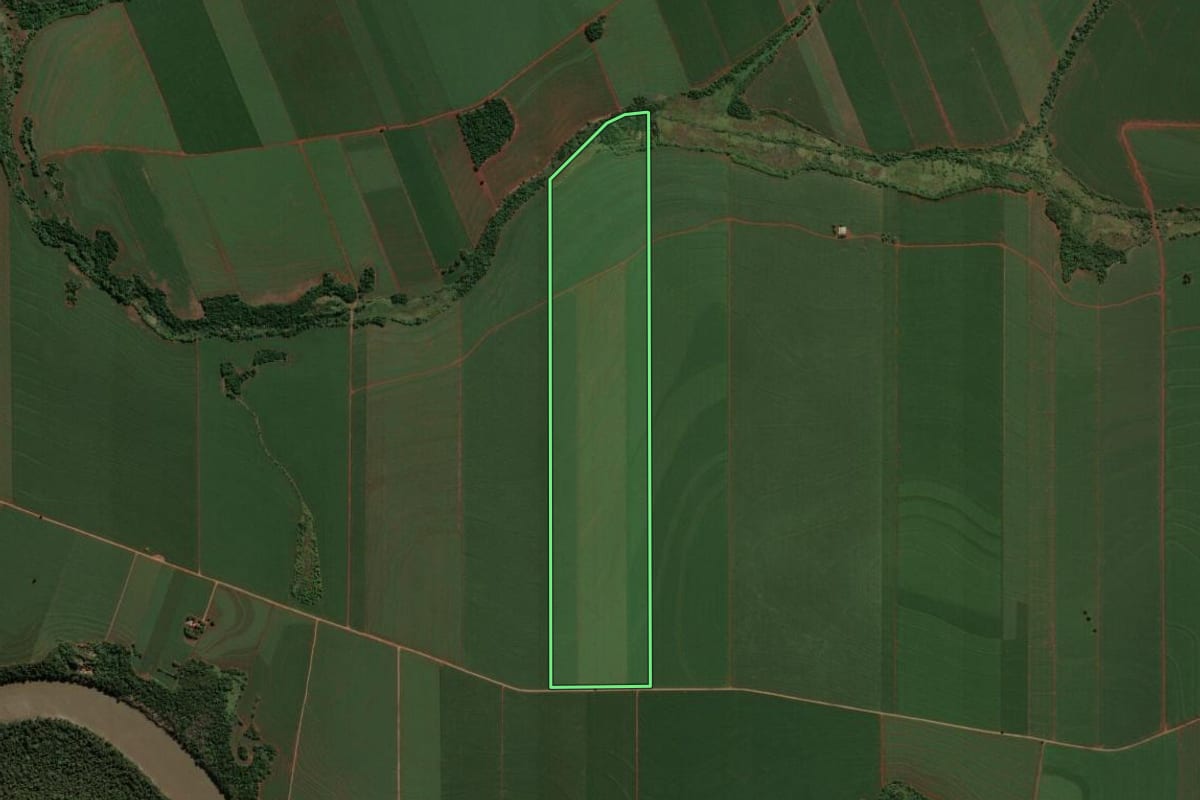 Imagem de satélite do imóvel rural em São Jorge do Ivaí (PR), com o contorno declarado no CAR desenhado por cima.