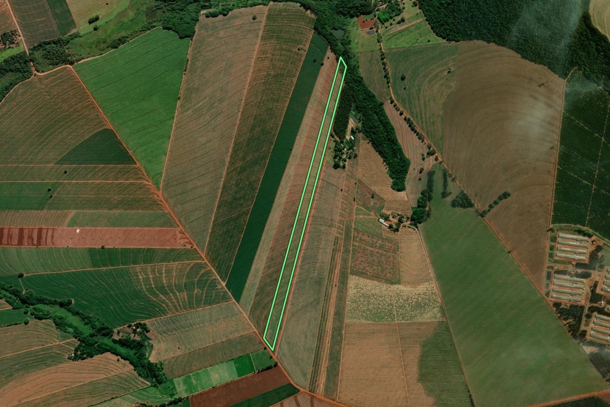 Imagem de satélite do imóvel rural em São Jorge do Ivaí (PR), com o contorno declarado no CAR desenhado por cima.