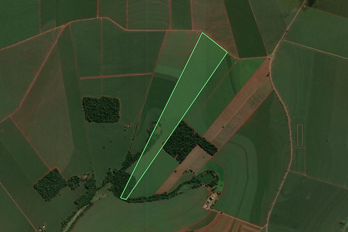 Imagem de satélite do imóvel rural em São Jorge do Ivaí (PR), com o contorno declarado no CAR desenhado por cima.