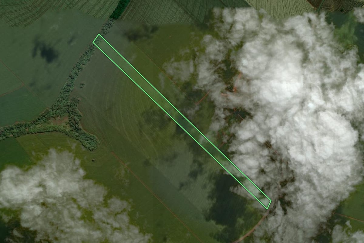 Imagem de satélite do imóvel rural em São Jorge do Ivaí (PR), com o contorno declarado no CAR desenhado por cima.