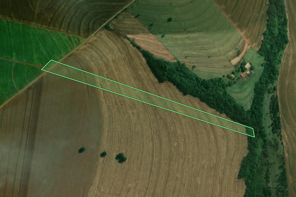 Imagem de satélite do imóvel rural em São Jorge do Ivaí (PR), com o contorno declarado no CAR desenhado por cima.