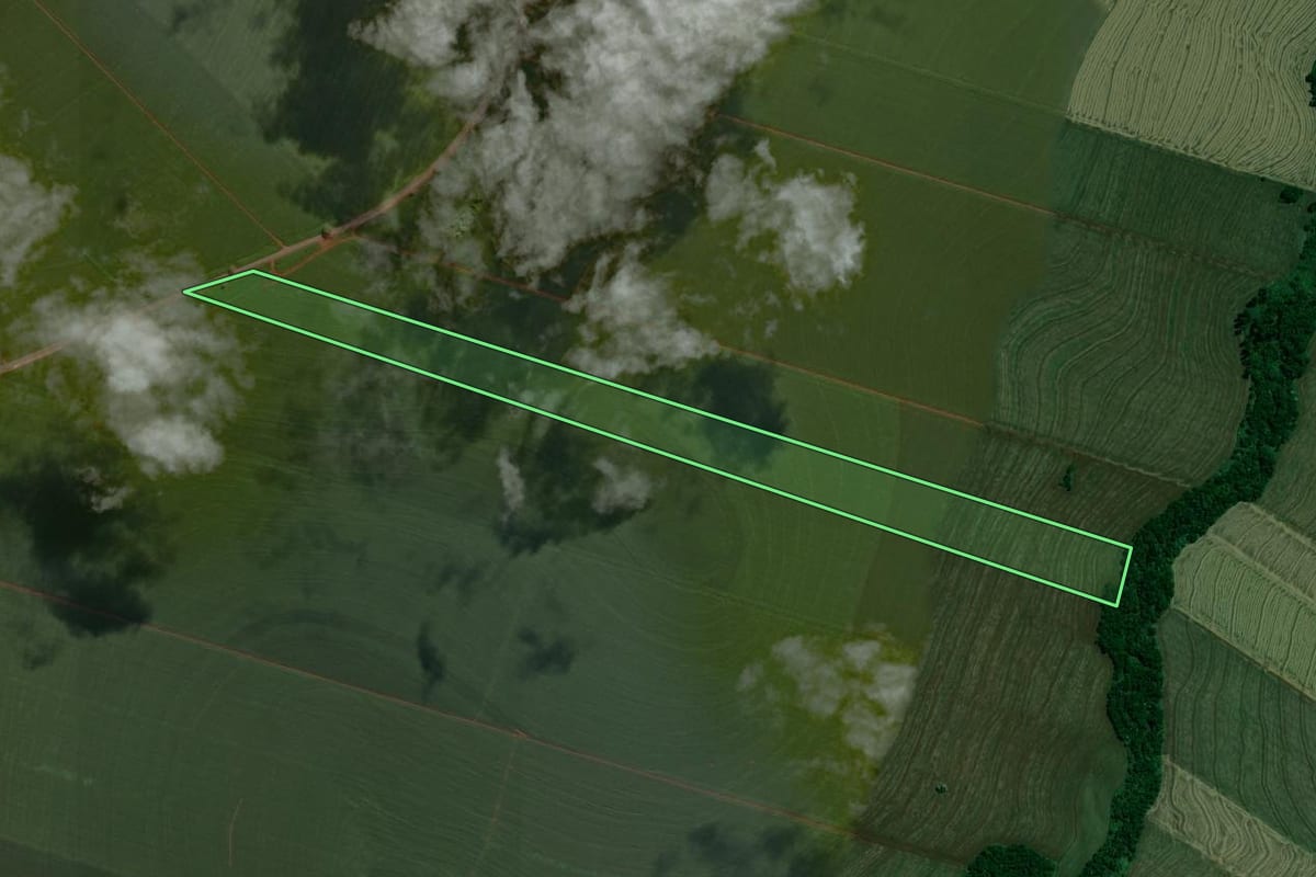 Imagem de satélite do imóvel rural em São Jorge do Ivaí (PR), com o contorno declarado no CAR desenhado por cima.