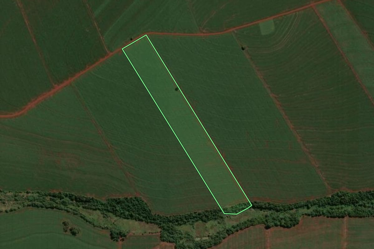 Imagem de satélite do imóvel rural em São Jorge do Ivaí (PR), com o contorno declarado no CAR desenhado por cima.