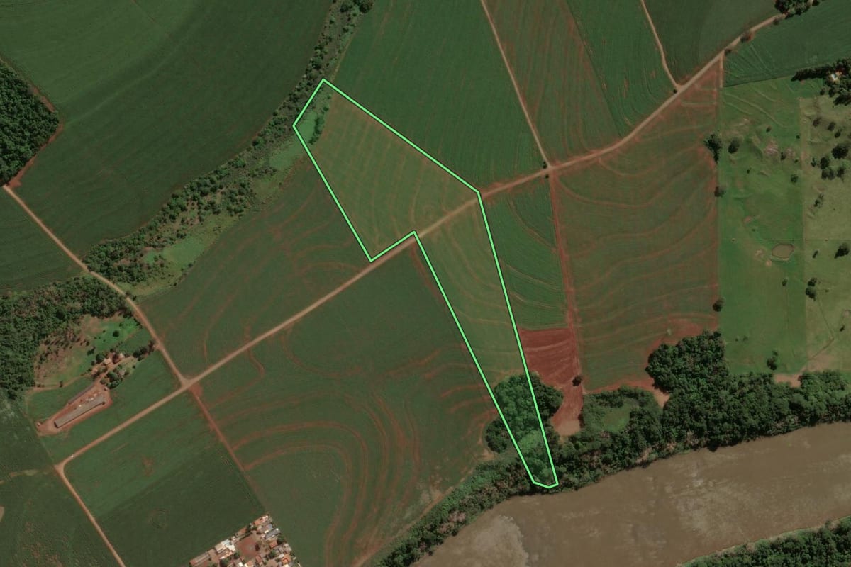 Imagem de satélite do imóvel rural em São Jorge do Ivaí (PR), com o contorno declarado no CAR desenhado por cima.