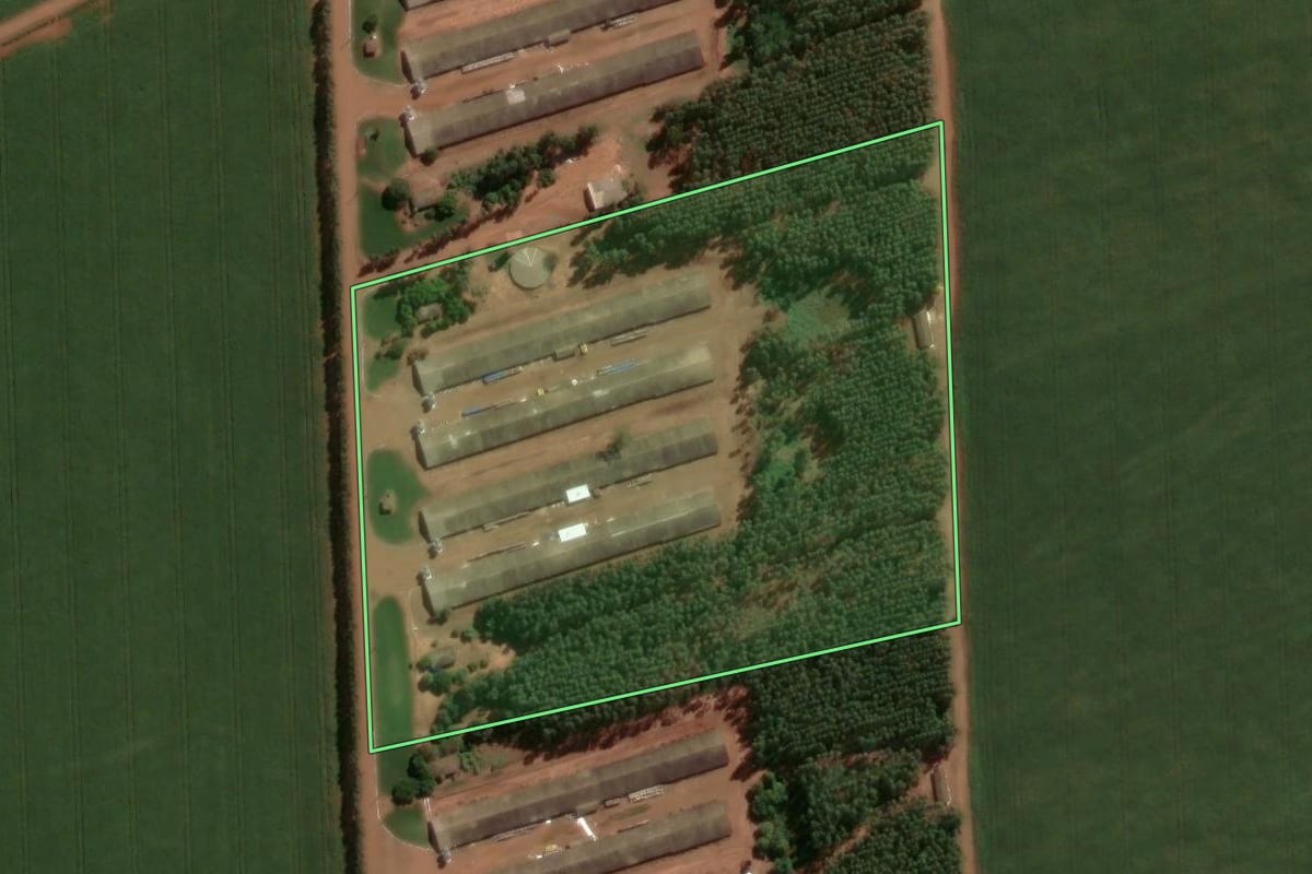 Imagem de satélite do imóvel rural em São Jorge do Ivaí (PR), com o contorno declarado no CAR desenhado por cima.