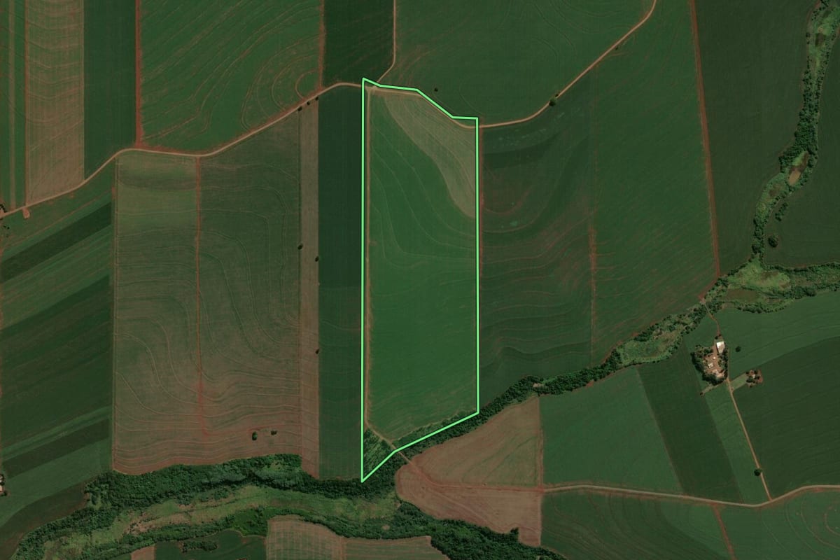 Imagem de satélite do imóvel rural em São Jorge do Ivaí (PR), com o contorno declarado no CAR desenhado por cima.