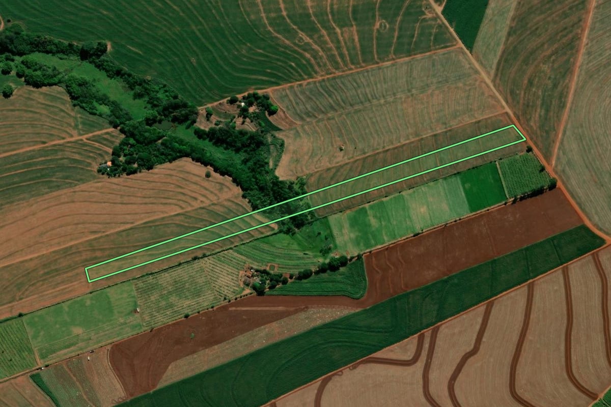 Imagem de satélite do imóvel rural em São Jorge do Ivaí (PR), com o contorno declarado no CAR desenhado por cima.
