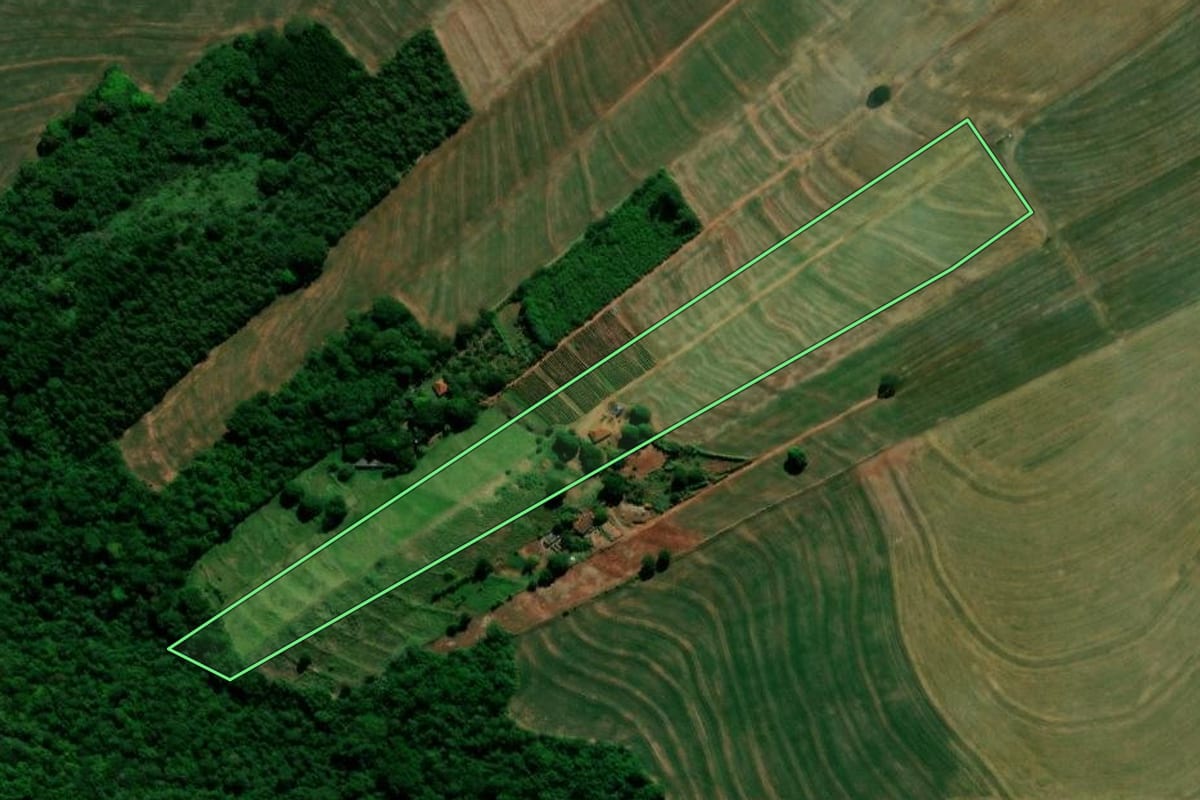 Imagem de satélite do imóvel rural em São Jorge do Ivaí (PR), com o contorno declarado no CAR desenhado por cima.