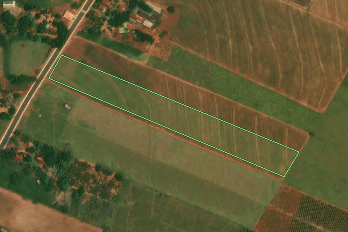 Imagem de satélite do imóvel rural em São Jorge do Patrocínio (PR), com o contorno declarado no CAR desenhado por cima.