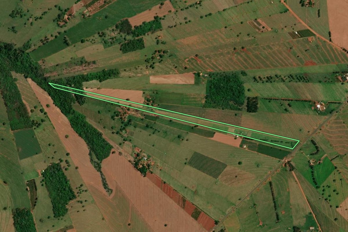 Imagem de satélite do imóvel rural em São Jorge do Patrocínio (PR), com o contorno declarado no CAR desenhado por cima.