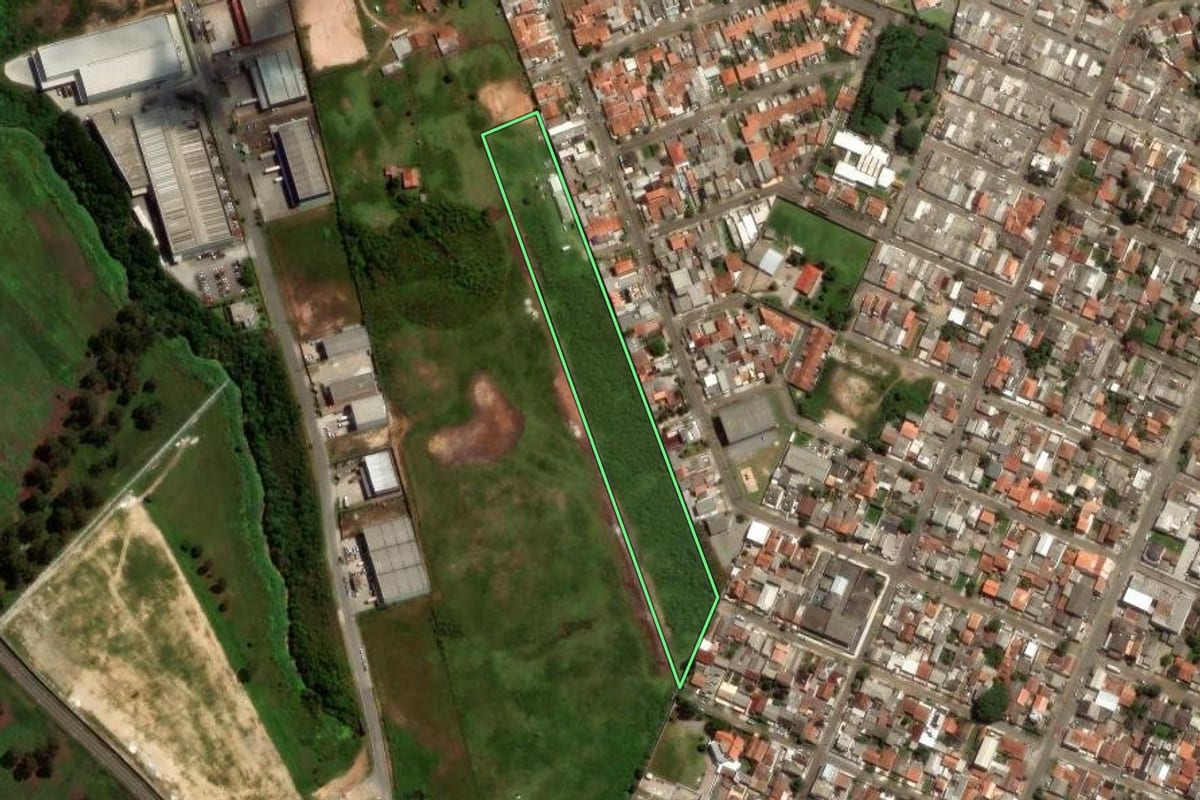 Imagem de satélite do imóvel rural em São José dos Pinhais (PR), com o contorno declarado no CAR desenhado por cima.