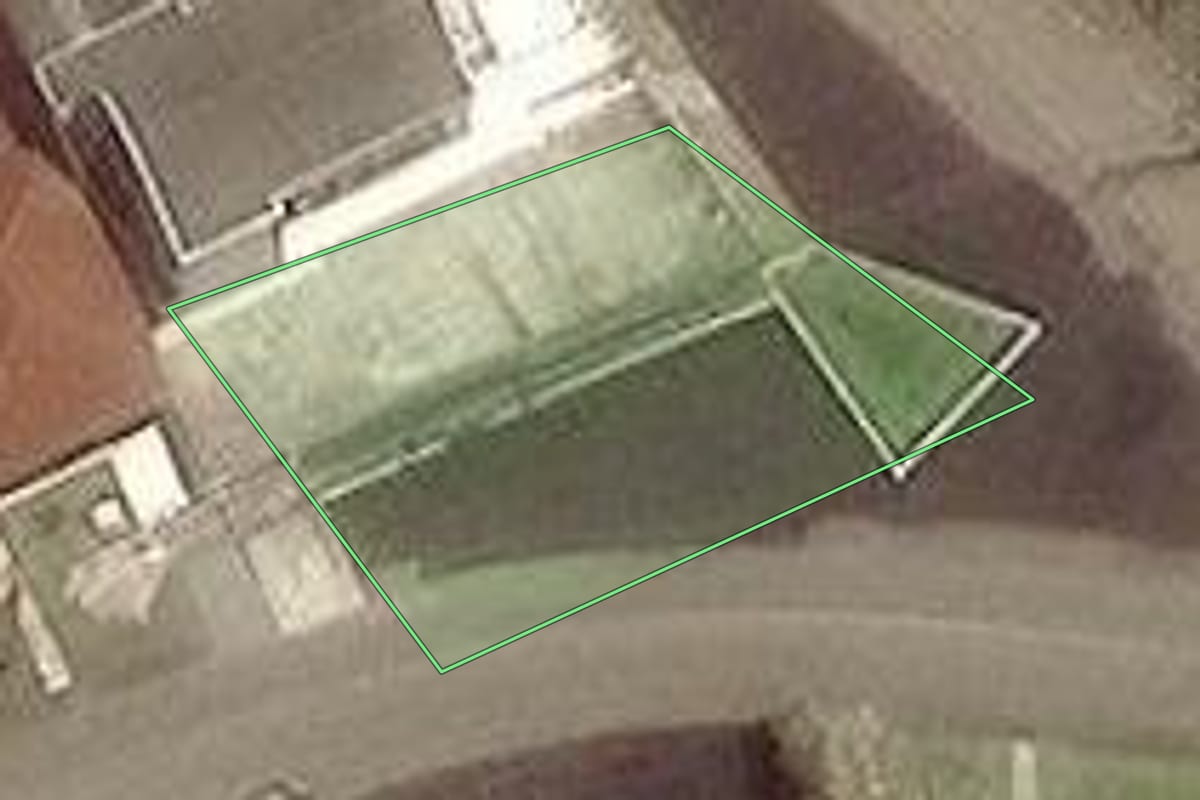 Imagem de satélite do imóvel rural em São José dos Pinhais (PR), com o contorno declarado no CAR desenhado por cima.