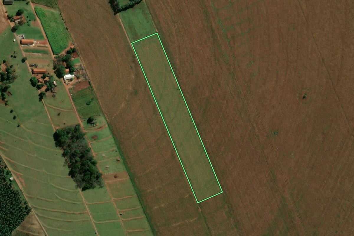 Imagem de satélite do imóvel rural em São Manoel do Paraná (PR), com o contorno declarado no CAR desenhado por cima.