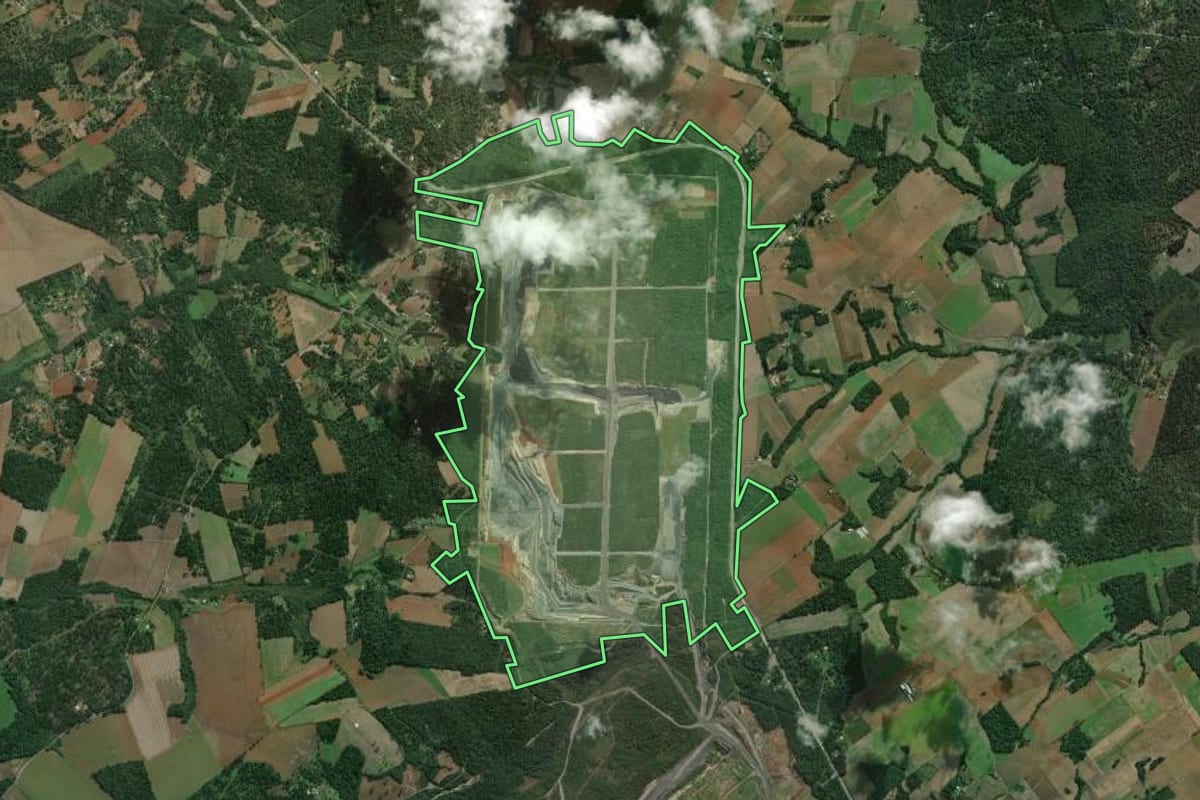 Imagem de satélite do imóvel rural em São Mateus do Sul (PR), com o contorno declarado no CAR desenhado por cima.