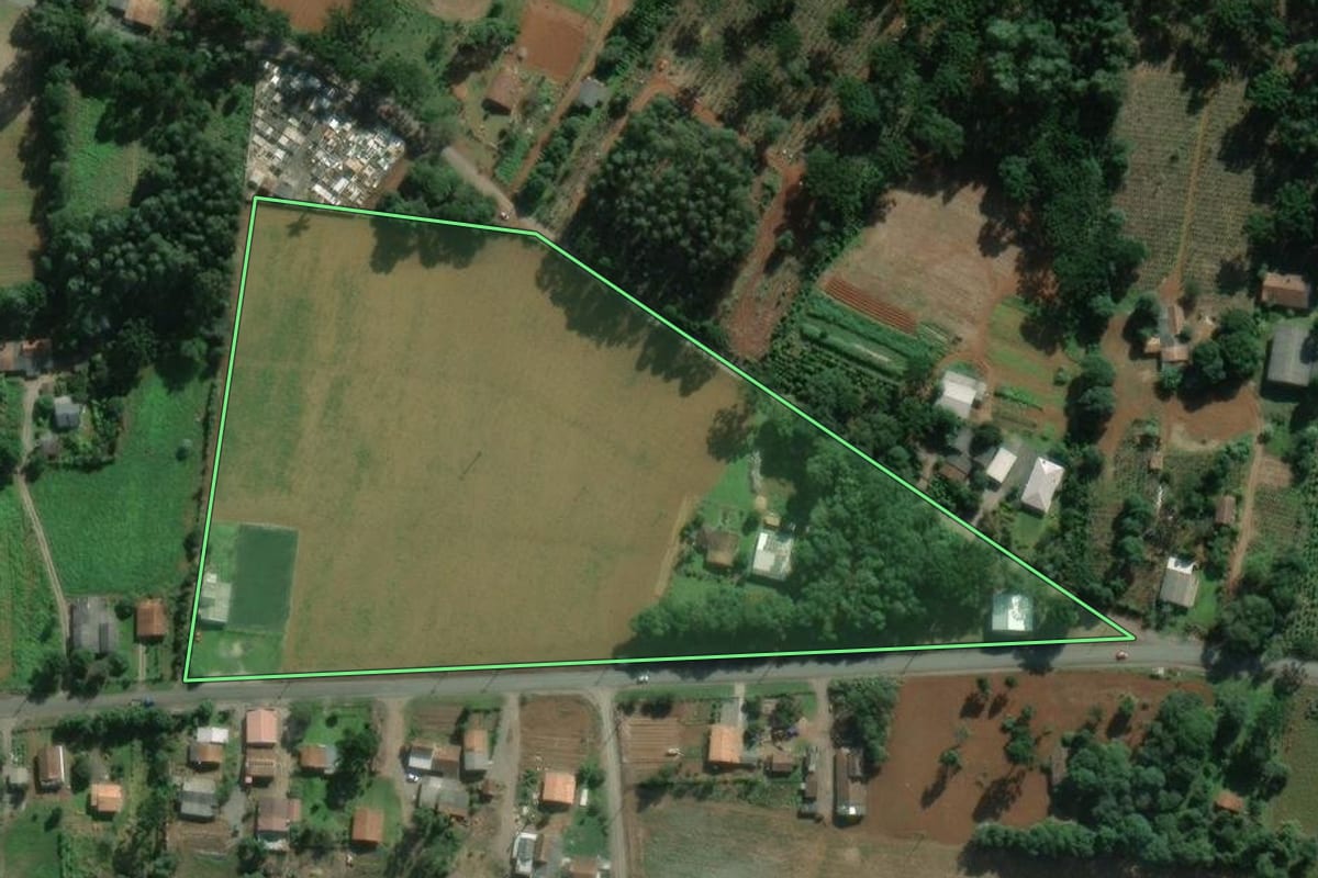 Imagem de satélite do imóvel rural em São Mateus do Sul (PR), com o contorno declarado no CAR desenhado por cima.