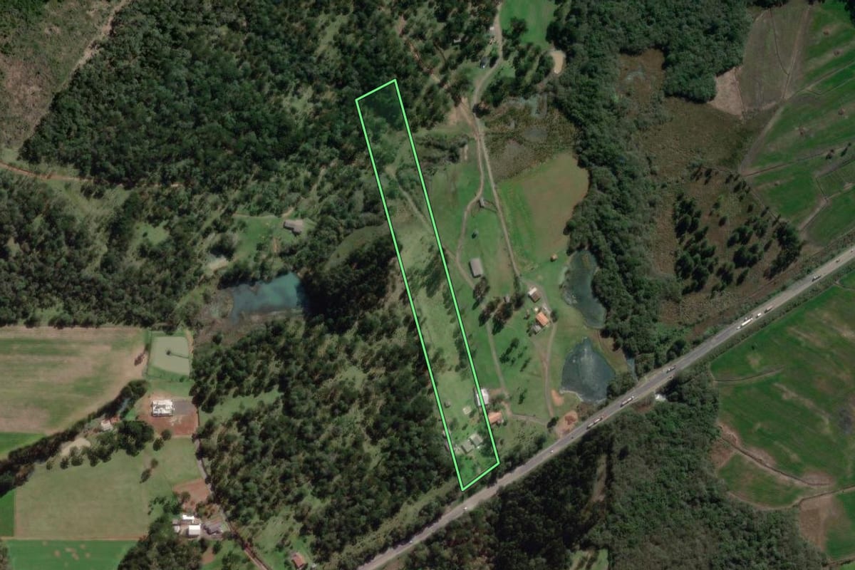 Imagem de satélite do imóvel rural em São Mateus do Sul (PR), com o contorno declarado no CAR desenhado por cima.