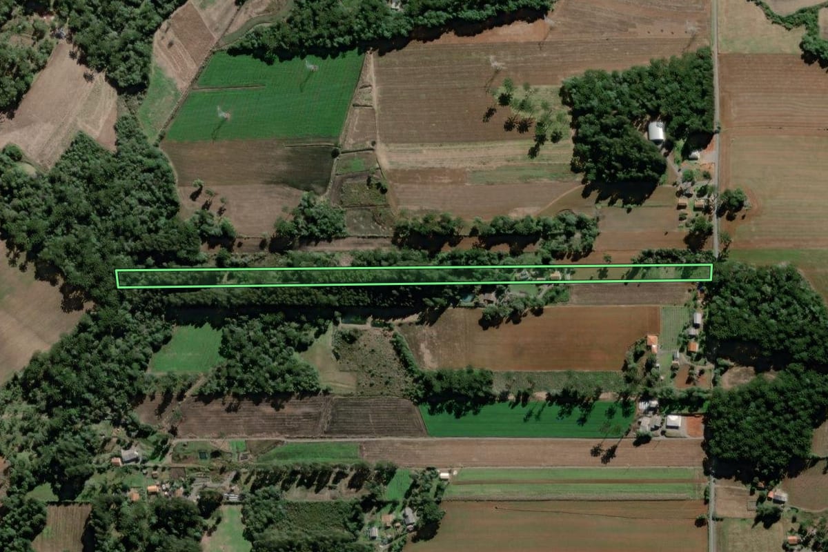 Imagem de satélite do imóvel rural em São Mateus do Sul (PR), com o contorno declarado no CAR desenhado por cima.