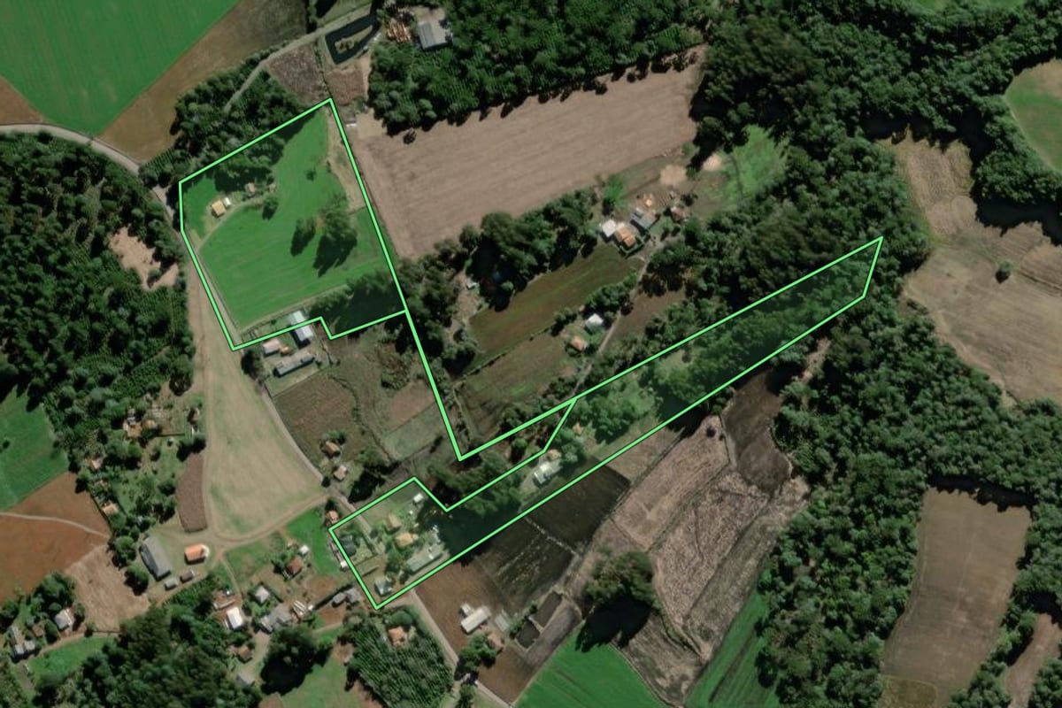 Imagem de satélite do imóvel rural em São Mateus do Sul (PR), com o contorno declarado no CAR desenhado por cima.