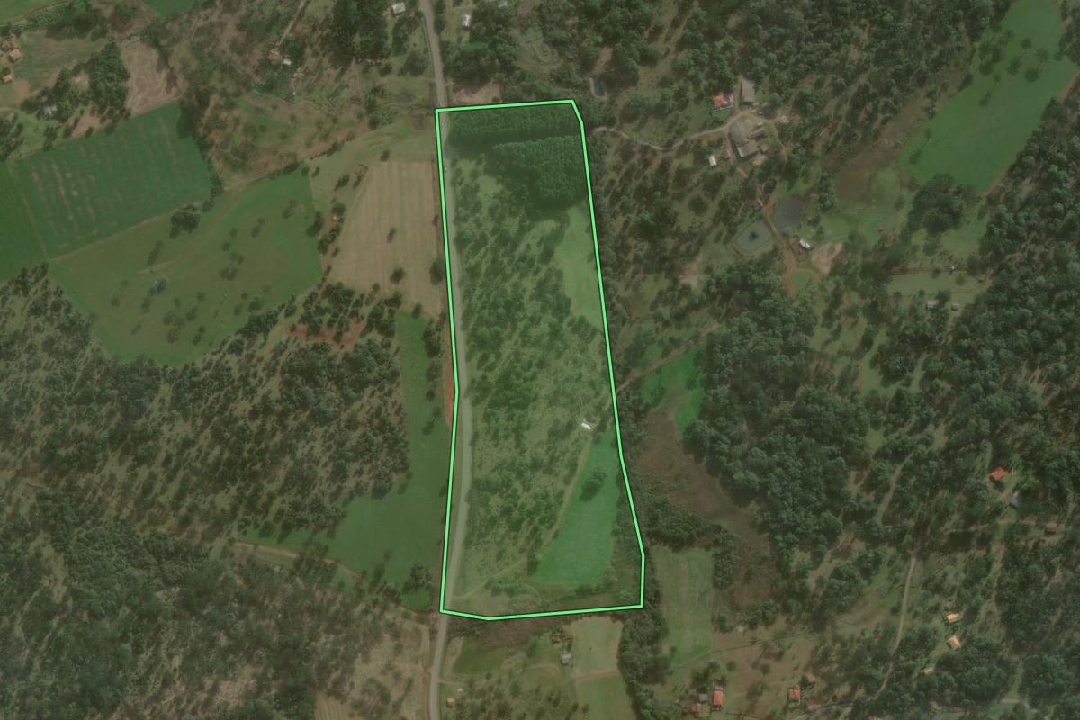 Imagem de satélite do imóvel rural em São Mateus do Sul (PR), com o contorno declarado no CAR desenhado por cima.