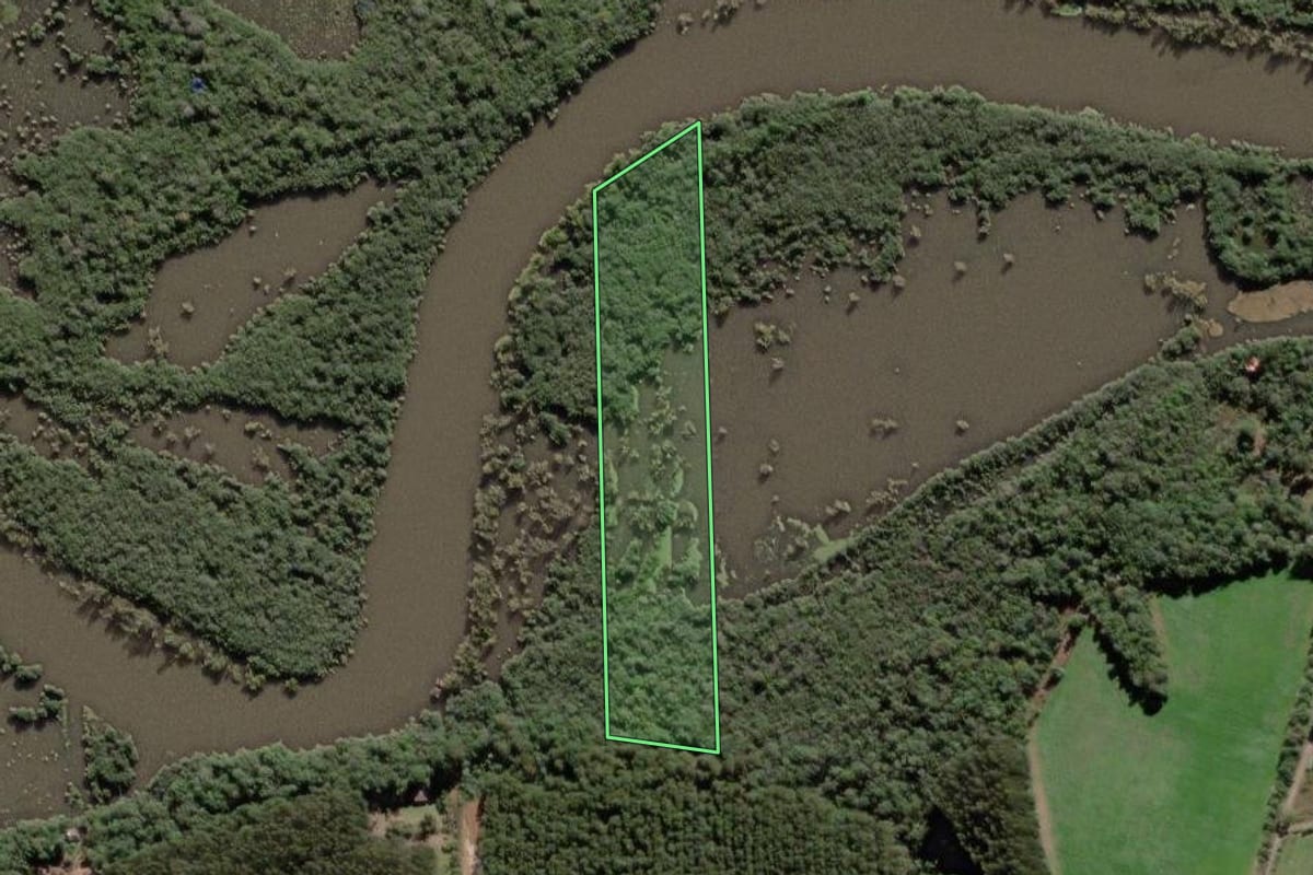 Imagem de satélite do imóvel rural em São Mateus do Sul (PR), com o contorno declarado no CAR desenhado por cima.