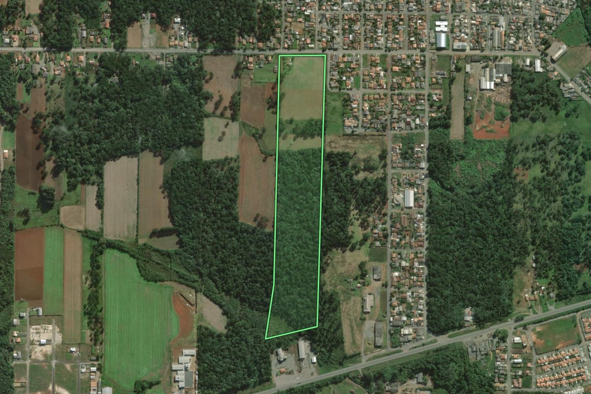 Imagem de satélite do imóvel rural em São Mateus do Sul (PR), com o contorno declarado no CAR desenhado por cima.