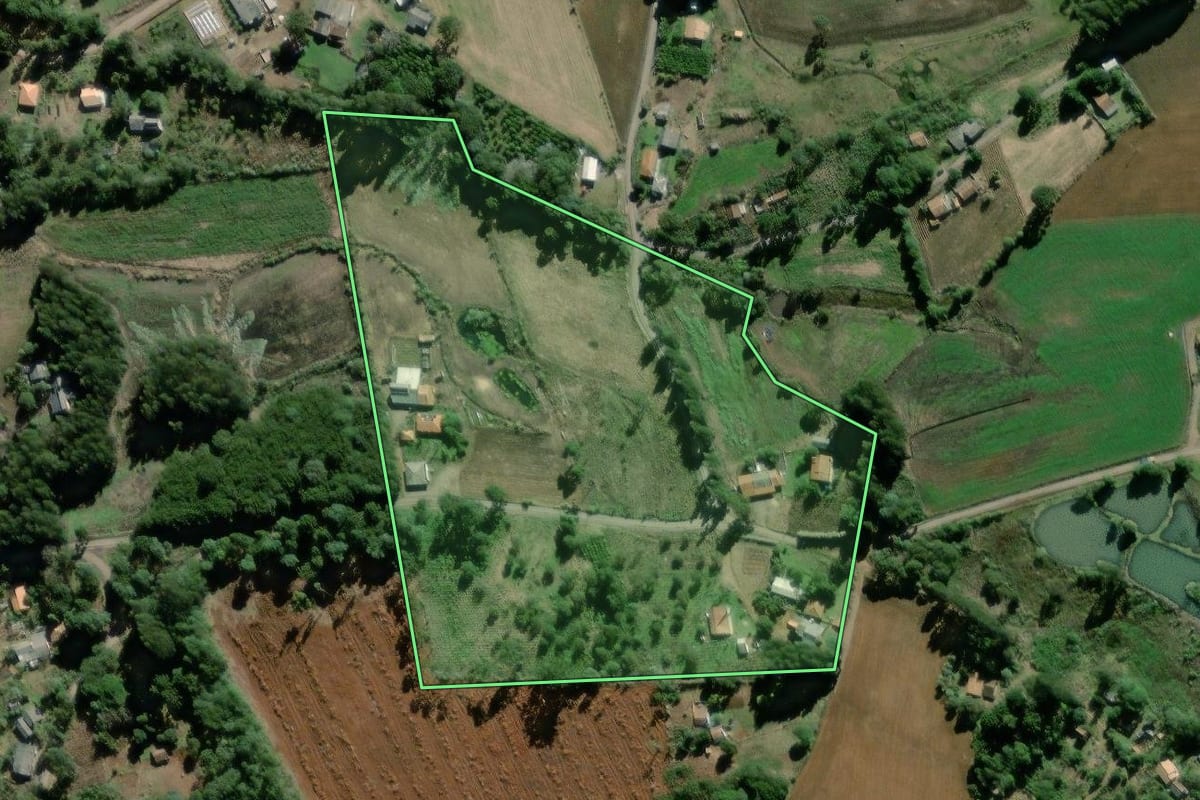 Imagem de satélite do imóvel rural em São Mateus do Sul (PR), com o contorno declarado no CAR desenhado por cima.