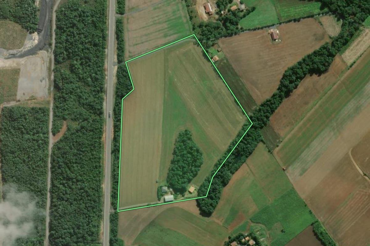 Imagem de satélite do imóvel rural em São Mateus do Sul (PR), com o contorno declarado no CAR desenhado por cima.