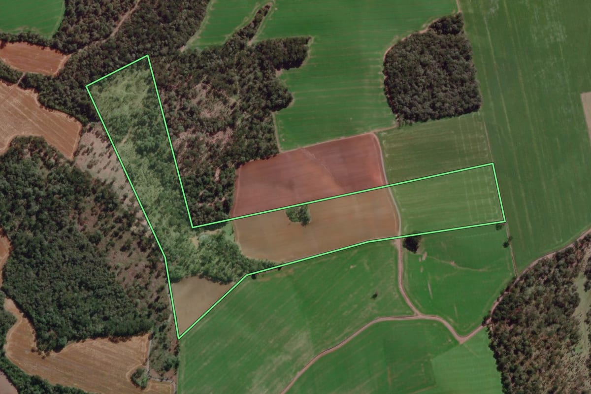 Imagem de satélite do imóvel rural em São Mateus do Sul (PR), com o contorno declarado no CAR desenhado por cima.