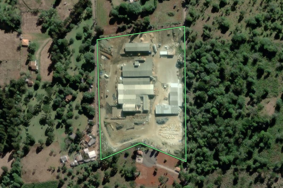 Imagem de satélite do imóvel rural em São Mateus do Sul (PR), com o contorno declarado no CAR desenhado por cima.