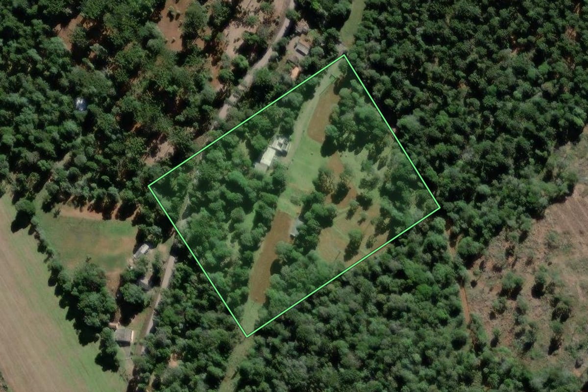 Imagem de satélite do imóvel rural em São Mateus do Sul (PR), com o contorno declarado no CAR desenhado por cima.