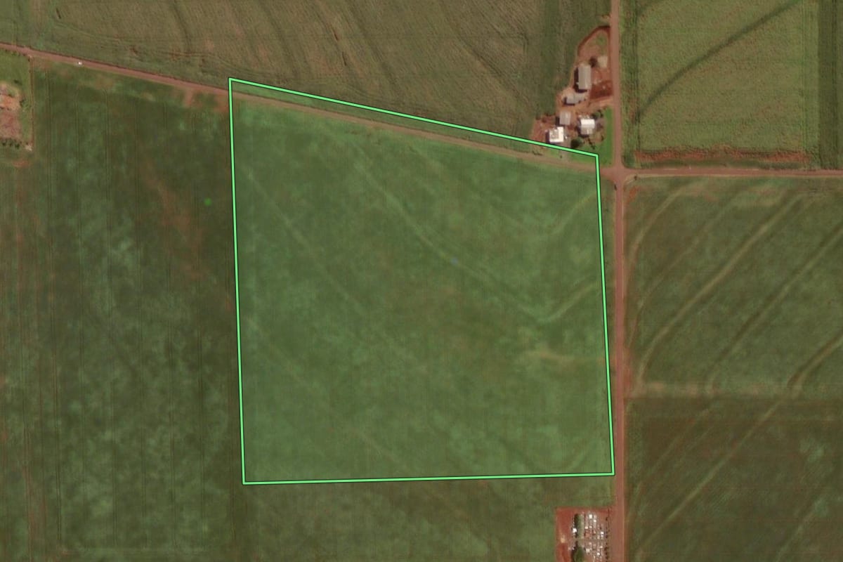 Imagem de satélite do imóvel rural em São Miguel do Iguaçu (PR), com o contorno declarado no CAR desenhado por cima.