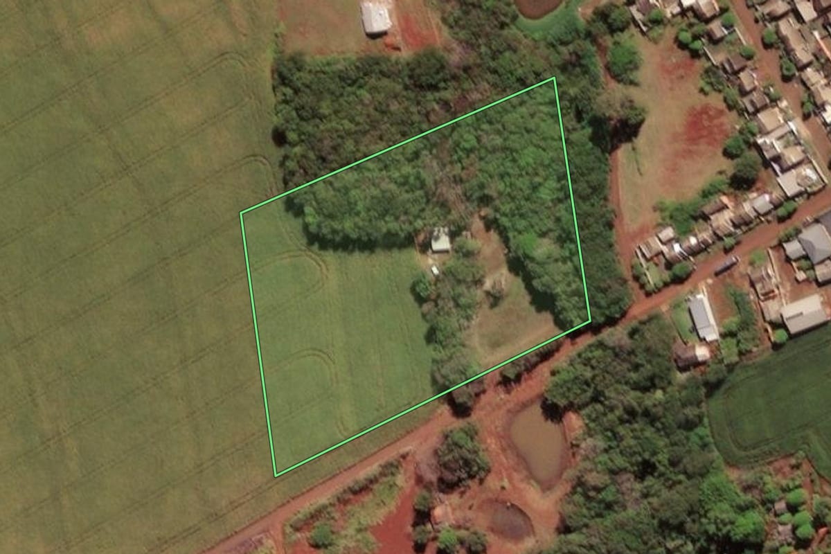 Imagem de satélite do imóvel rural em São Miguel do Iguaçu (PR), com o contorno declarado no CAR desenhado por cima.