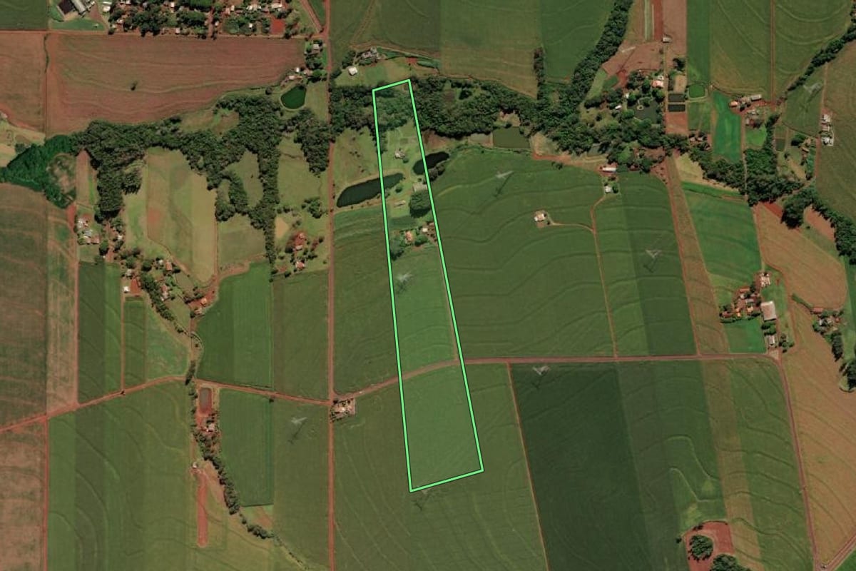 Imagem de satélite do imóvel rural em São Miguel do Iguaçu (PR), com o contorno declarado no CAR desenhado por cima.