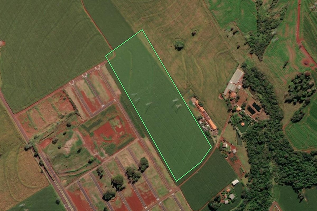 Imagem de satélite do imóvel rural em São Miguel do Iguaçu (PR), com o contorno declarado no CAR desenhado por cima.