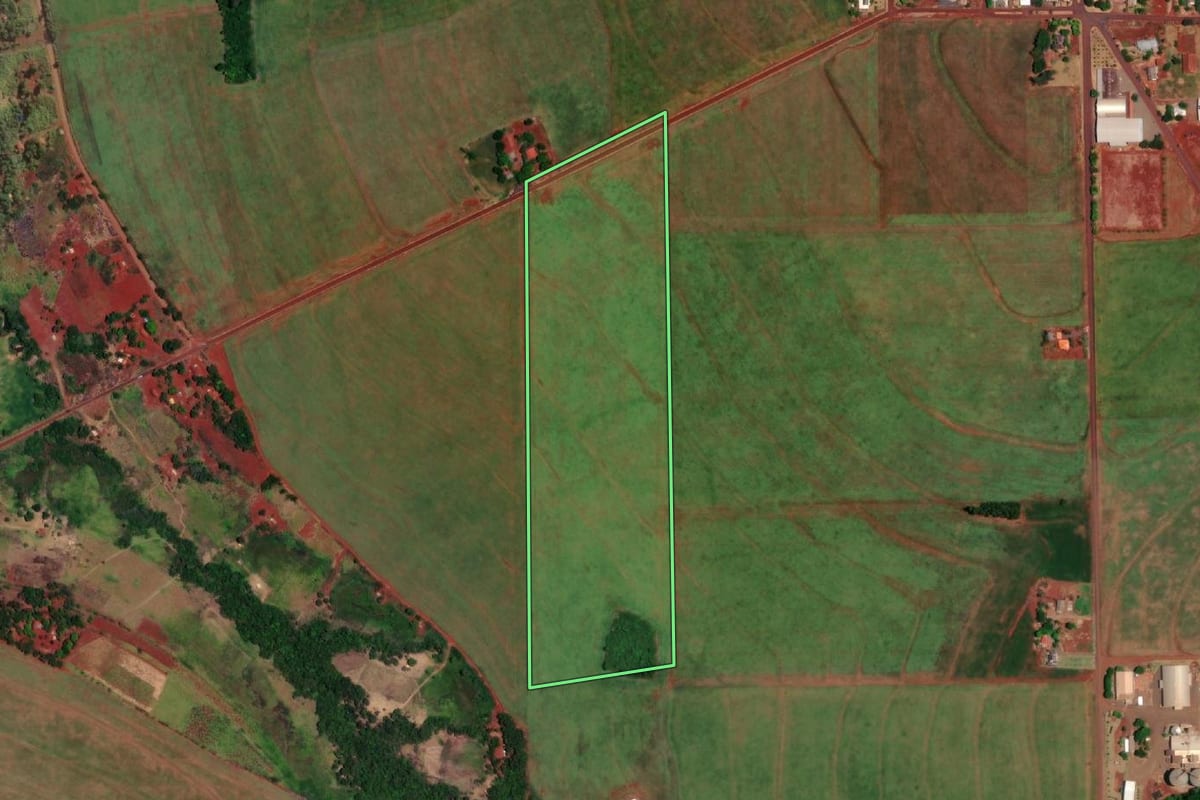 Imagem de satélite do imóvel rural em São Miguel do Iguaçu (PR), com o contorno declarado no CAR desenhado por cima.