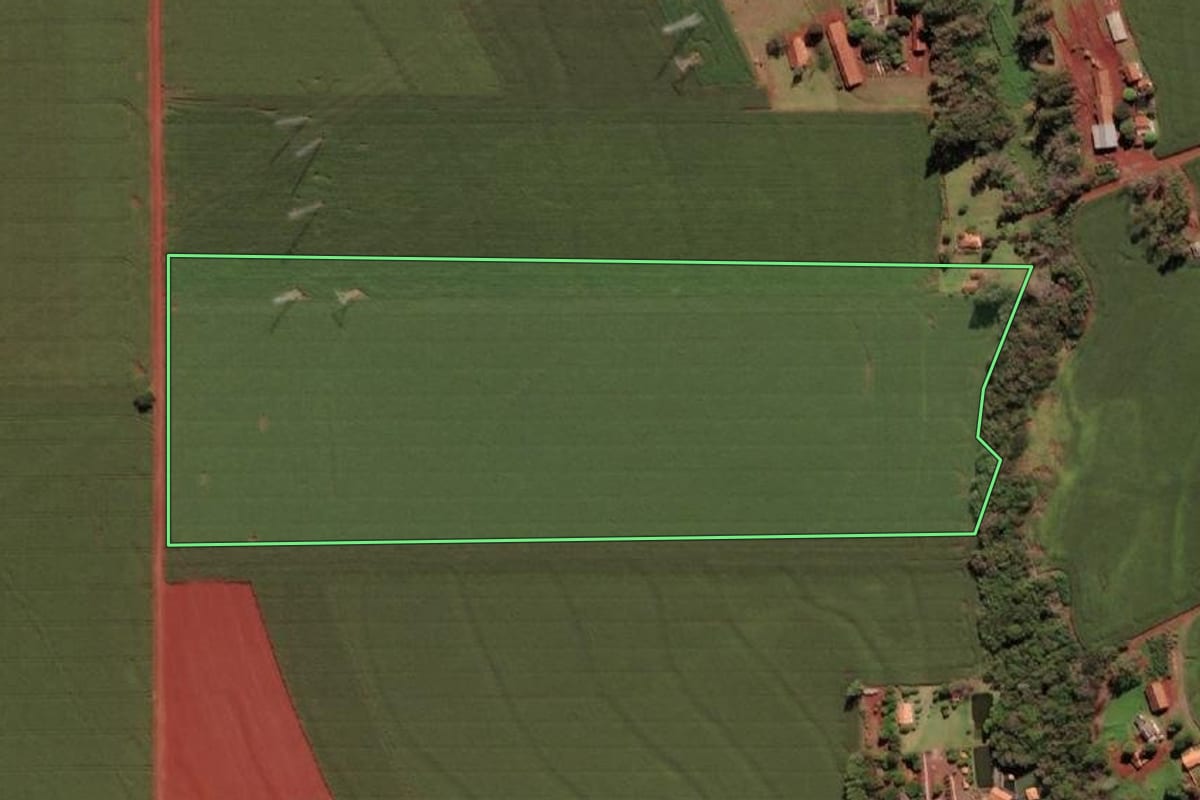 Imagem de satélite do imóvel rural em São Miguel do Iguaçu (PR), com o contorno declarado no CAR desenhado por cima.