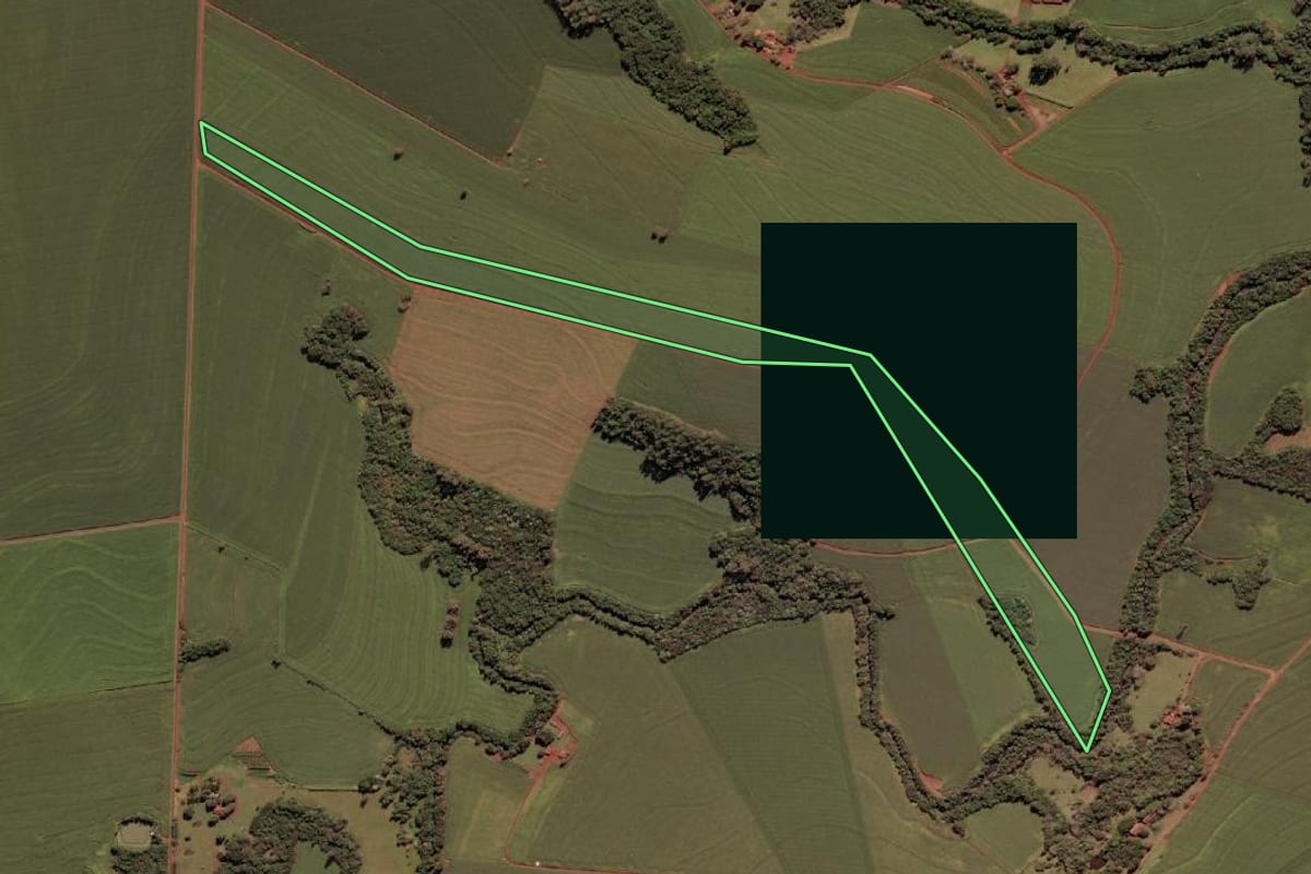 Imagem de satélite do imóvel rural em São Miguel do Iguaçu (PR), com o contorno declarado no CAR desenhado por cima.