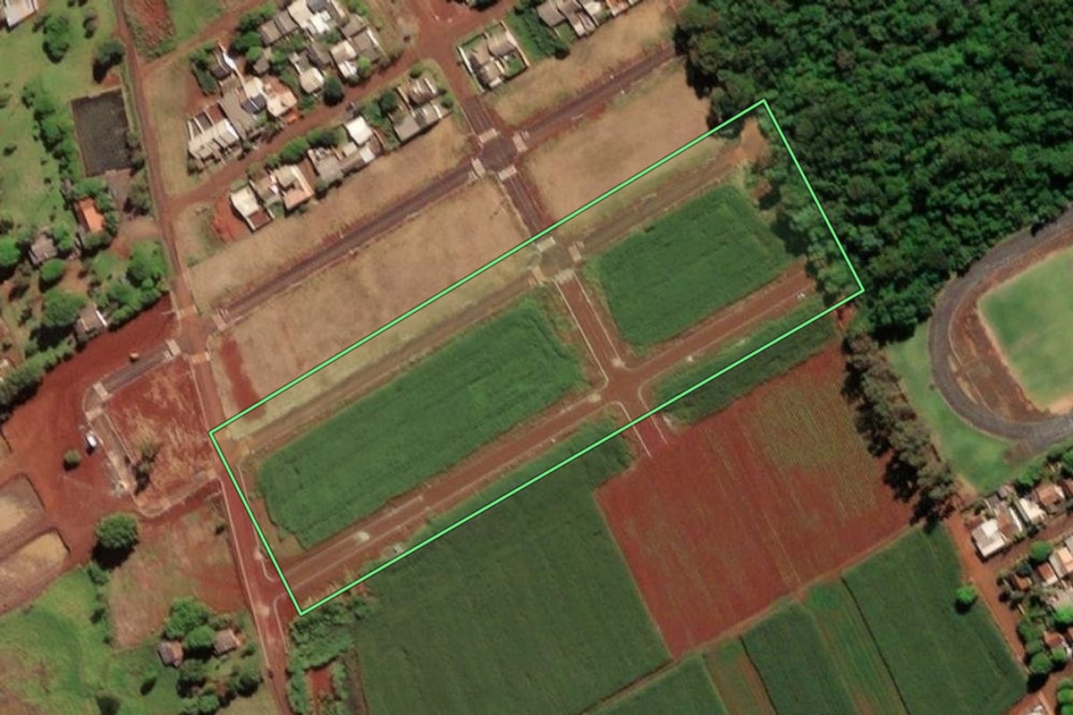 Imagem de satélite do imóvel rural em São Miguel do Iguaçu (PR), com o contorno declarado no CAR desenhado por cima.