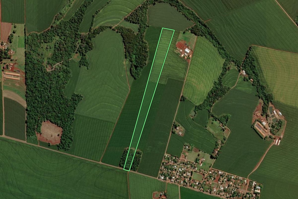 Imagem de satélite do imóvel rural em São Pedro do Iguaçu (PR), com o contorno declarado no CAR desenhado por cima.